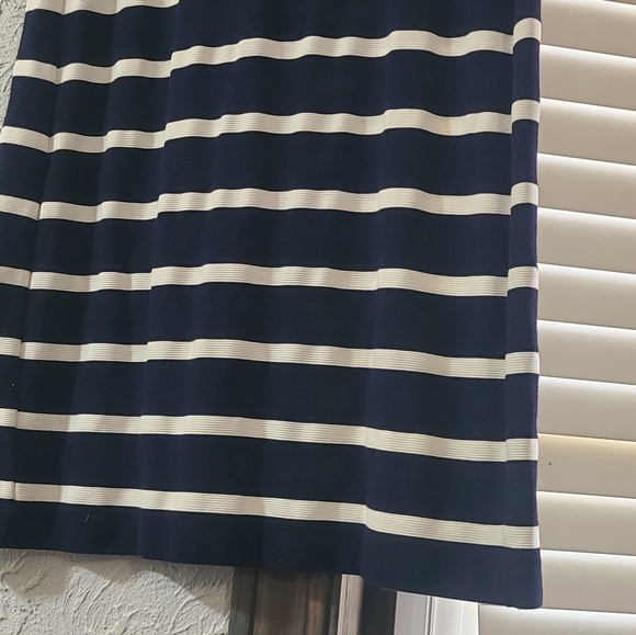 LOFT Blue And White Stripped Dress - Tshirt Style - Fitted But Free! - Picture 5 of 13